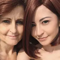 Naomi dan Alison Lee (Instagram/@naomileequirell)