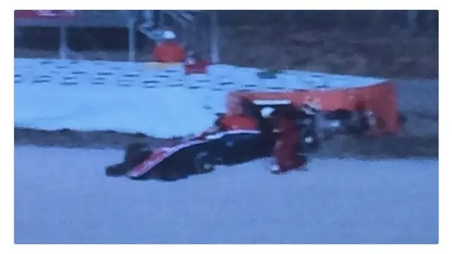 Rio Haryanto untuk yang kedua kalinya mengalami insiden di tikungan ke-5 sirkuit Catalunya, Spanyol, dalam tes pra musim f1 2016. Kali ini mobilnya sampai membentur batas pengaman sirkuit yang mengakibatkan kerusakan di bagian belakang mobilnya.