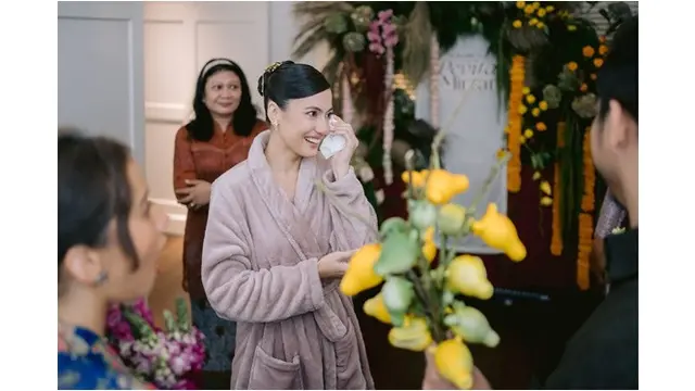 6 Potret Pertunangan Pevita Pearce yang Baru Diunggah, Penuh Haru Bahagia