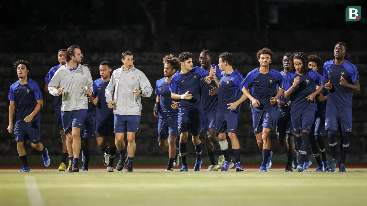 Foto: Timnas Prancis U-17 Terobos Hujan Deras untuk Latihan Persiapan Jelang Final Piala Dunia U-17 2023
