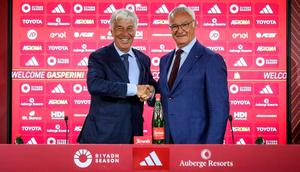 Pelatih AS Roma, Gian Piero Gasperini bersama Claudio Ranieri yang menjabat sebagai penasihat teknis. (X/AS Roma)