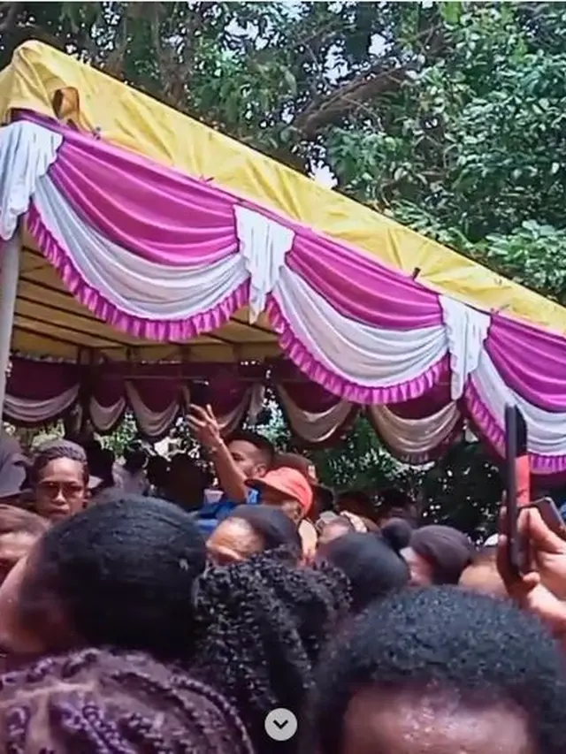 6 Momen Prosesi Lamaran Ricky Kambuaya di Sorong, Tampak Meriah