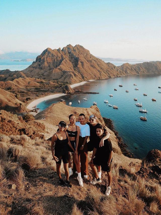 Alyssa Daguise Liburan di Labuan Bajo