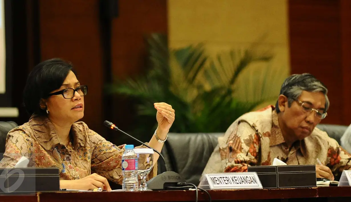 Menkeu Sri Mulyani  dan Wamen Mardiasmo  saat konferensi pers APBN 2017 di kantor Kemenkeu, Jakarta, Kamis (27\10). Sebagian pengusaha dan perusahaan di sektor minerba dan migas tidak patuh membayar pajak. (Liputan6.com/Angga Yuniar)