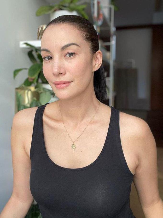 6-potret-nadya-hutagalung-yang-tetap-cantik-di-usia-47-tahun