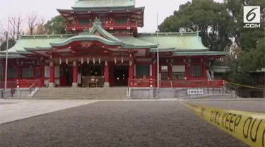 Pembunuhan sadis menewaskan seorang Pendeta terkemuka dan asistenya di kuil Tomioka Hachimangu, Jepang.