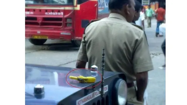 6 Potret Kocak Kelakuan Polisi India yang Bikin Ngakak