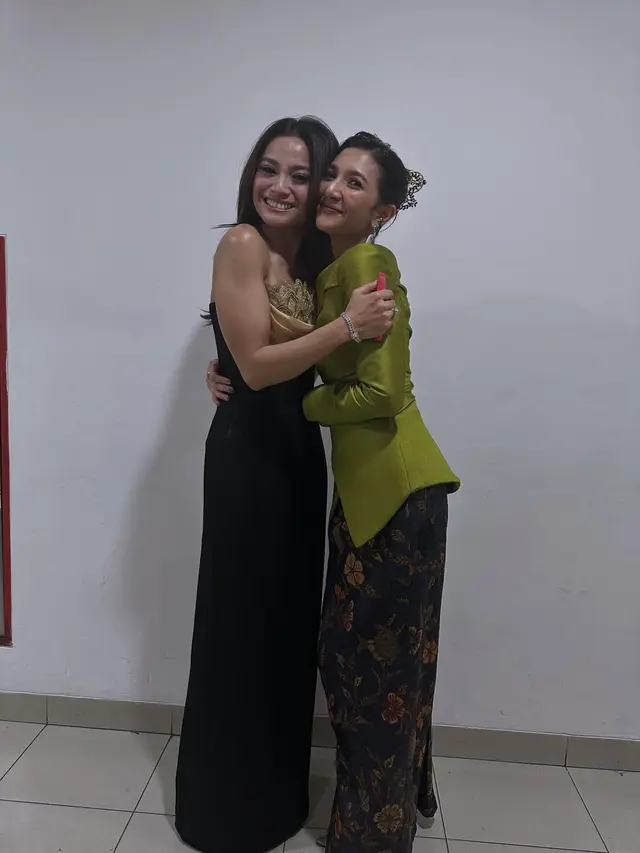 6 Potret Acha Septriasa di FFI 2025, Kenang Casting Bareng Nicholas Saputra