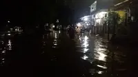Diguyur Hujan Deras Semalaman, Perumahan Rawalumbu Bekasi Banjir 1 Meter (Liputan6/Bam Sinulingga)