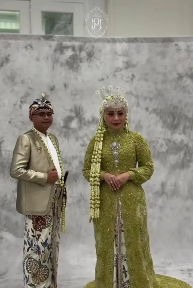 5 Potret detail kebaya Wabup Garut Putri Karlina saat dinikahi anak Dedi Mulyadi, cerminkan keanggunan