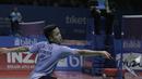 Tunggal putra Indonesia, Anthony Sinisuka Ginting, saat melawan wakil Belanda, Mark Caljouw, pada Indonesia Open di Istora Senayan, Rabu, (4/7/2018). Anthony Ginting menang 21-9, 21-17. (Bola.com/M Iqbal Ichsan)