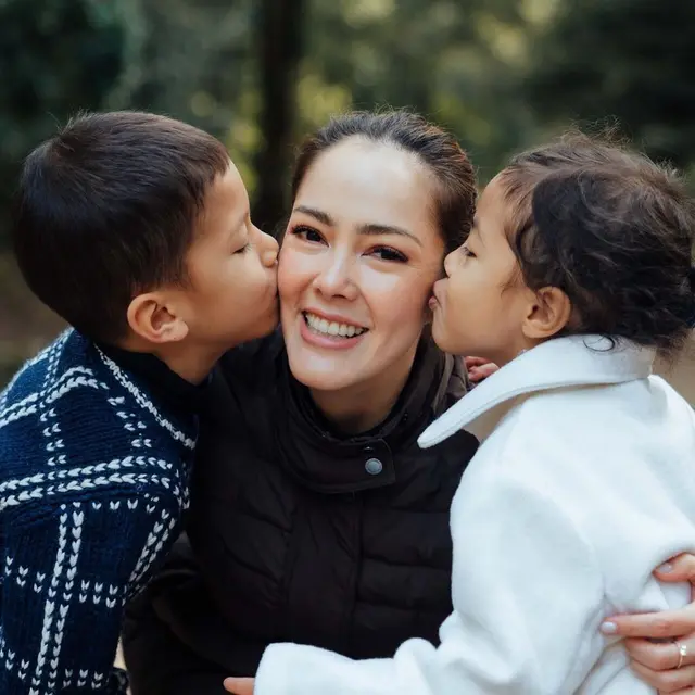 Jadi Single Mom, Ini 6 Potret Cathy Sharon dengan Kedua Anaknya