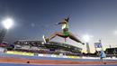 Atlet Jamika, Kimberly Williams bersaing dalam perebutan medali emas cabang atletik lompat jangkit putri di Alexander Stadium, di Birmingham pada hari kedelapan Commonwealth Games pada 5 Agustus 2022. (AFP/Glyn Kirk)