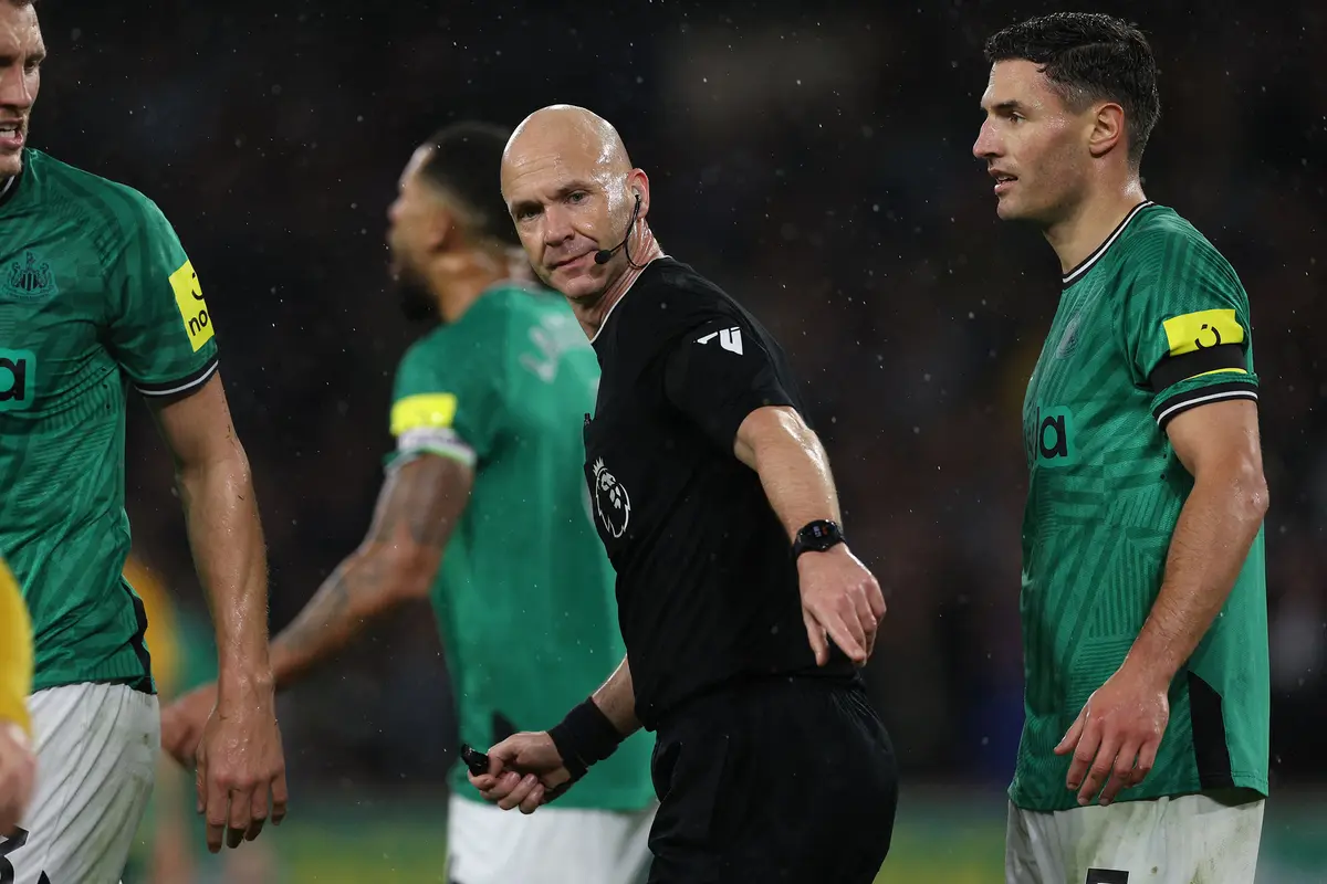 Foto: Daftar Tiga Wasit Premier League yang Terdepak ke Championship setelah Keputusannya Terbukti Menzolimi Wolverhampton Wanderers