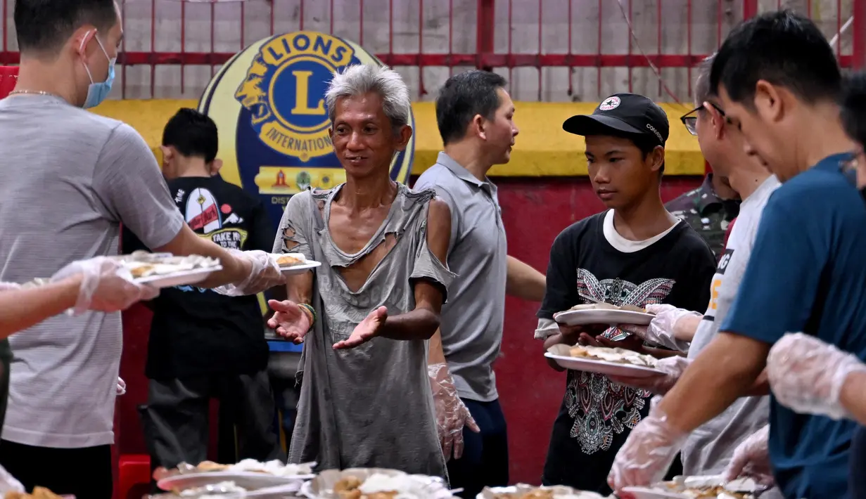 Penyediaan makanan ini juga dalam rangka kerukunan dan harmonisasi antarumat semakin erat. (Adek BERRY/AFP)