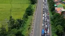 Ribuan kendaraan pemudik terjebak kemacetan hingga sekitar 7 km. (Liputan6.com/Angga Yuniar)