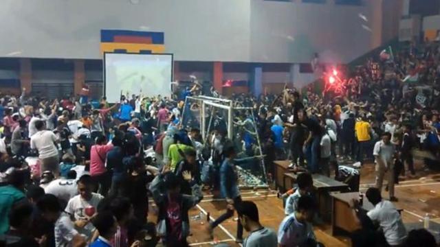 Fans Juventus bentrok