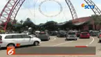 Salah satu wahana favorit para keluarga adalah beach pool atau pantai. Di libur akhir pekan ini, pantai Ancol didominasi anak-anak yang asik bermain pasir dan berenang.