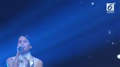 
Maudy Ayunda menutup konser tersebut dengan sebuah tembang berjudul "Perahu Kertas" & "Kejar Mimpi" yang cukup sesuai dengan tema Kongres Diaspora Keempat ini