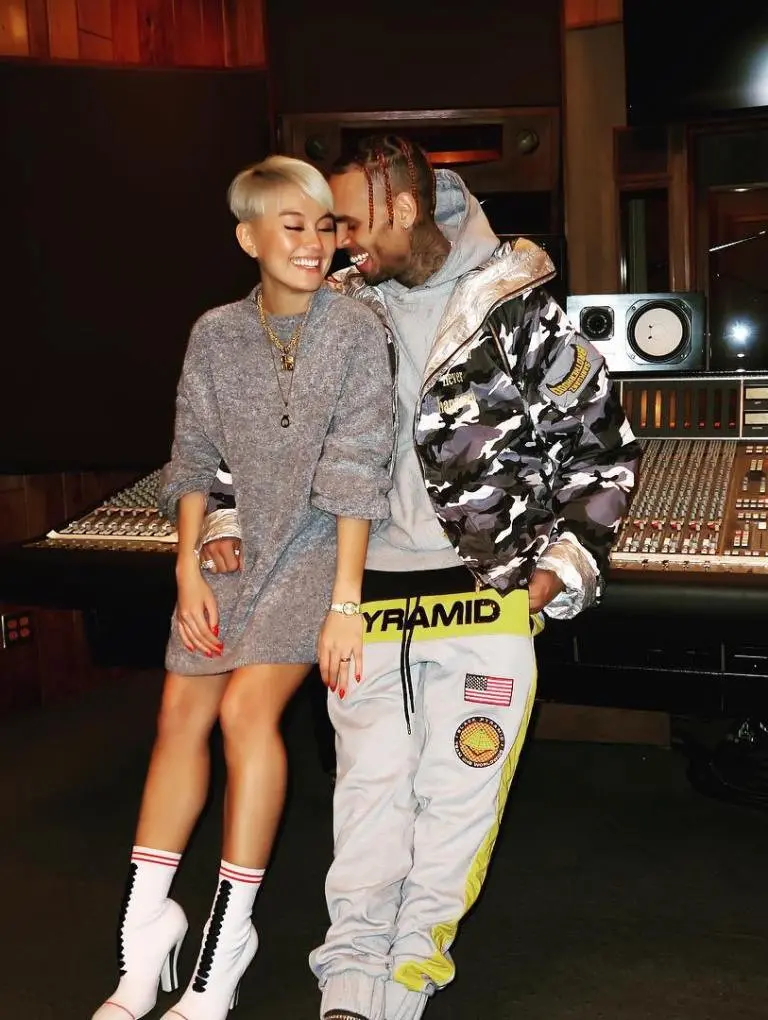 Sementara itu ada netizen yang meragukan tentang putusnya hubungan Wijin dengan Agnez Mo karena Chris Brown. Hal tersebut dikarenakan Agnez Mo yang kerap berduet dengan musisi Hollywood. (instagram/chrisbrownofficial)