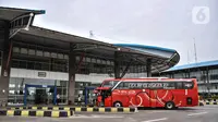 Bus AKAP parkir di Terminal Pulogebang, Jakarta, Rabu (24/11/2021). Aturan guna mengantisipasi potensi lonjakan kasus Covid-19 akibat mobilitas masyarakat di akhir tahun. (merdeka.com/Iqbal S. Nugroho)