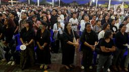 Ribuan umat Katolik menghadiri Misa Requiem atau Misa Arwah atas meninggalnya Paus Fransiskus yang digelar di Gereja Katedral Jakarta, Kamis (24/4/2025). (Liputan6.com/Herman Zakharia)