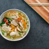 Sup ayam (Foto: Freepik/wirestock).