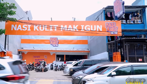 Desain Warung Makan Nasi Kulit Ayam Ivan Gunawan, Perpaduan Estetika Instagenic dan Konsep Food Court (Sumber: YouTube Farida Nurhan)