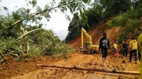 Banjir dan Longsor Melanda Kecamatan Sukajaya, Bogor, Jawa Barat. Akibatnya, 5 Desa di Daerah Tersebut Terisolasi, Jumat (3/1/2020). (Foto: Achmad Sudarno/Liputan6.com)