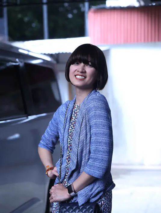 Presenter yang juga penyanyi ini awalnya tidak menyangka kalau pelakunya adalah orang dewasa. Yang dia kira anak SMA. Ia mengaku membuang-buang waktu apabil diproses secara hukum. (Deki Prayoga/Bintang.com)