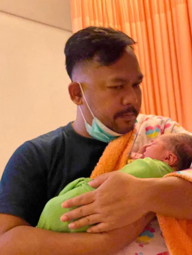 8 Tahun Menanti, Ini 5 Momen Haru Bedu Dikaruniai Anak Perempuan