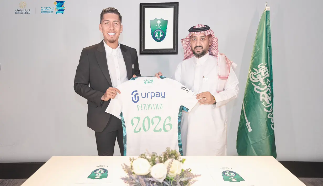 Al Ahli mendatangkan Roberto Firmino dari Liverpool pada 4 Juli 2023. Berstatus bebas transfer, Roberto Firmino dikontrak selama 3 tahun hingga 30 Juni 2026 dengan gaji senilai 20 juta euro tiap tahunnya. (twitter.com/ALAHLI_FCEN)