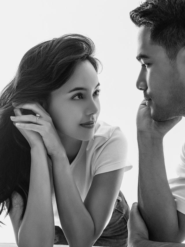 7 Pemotretan Terbaru Anggika Bolsterli Bareng Kekasih Bertema Black & White Ini Menawan