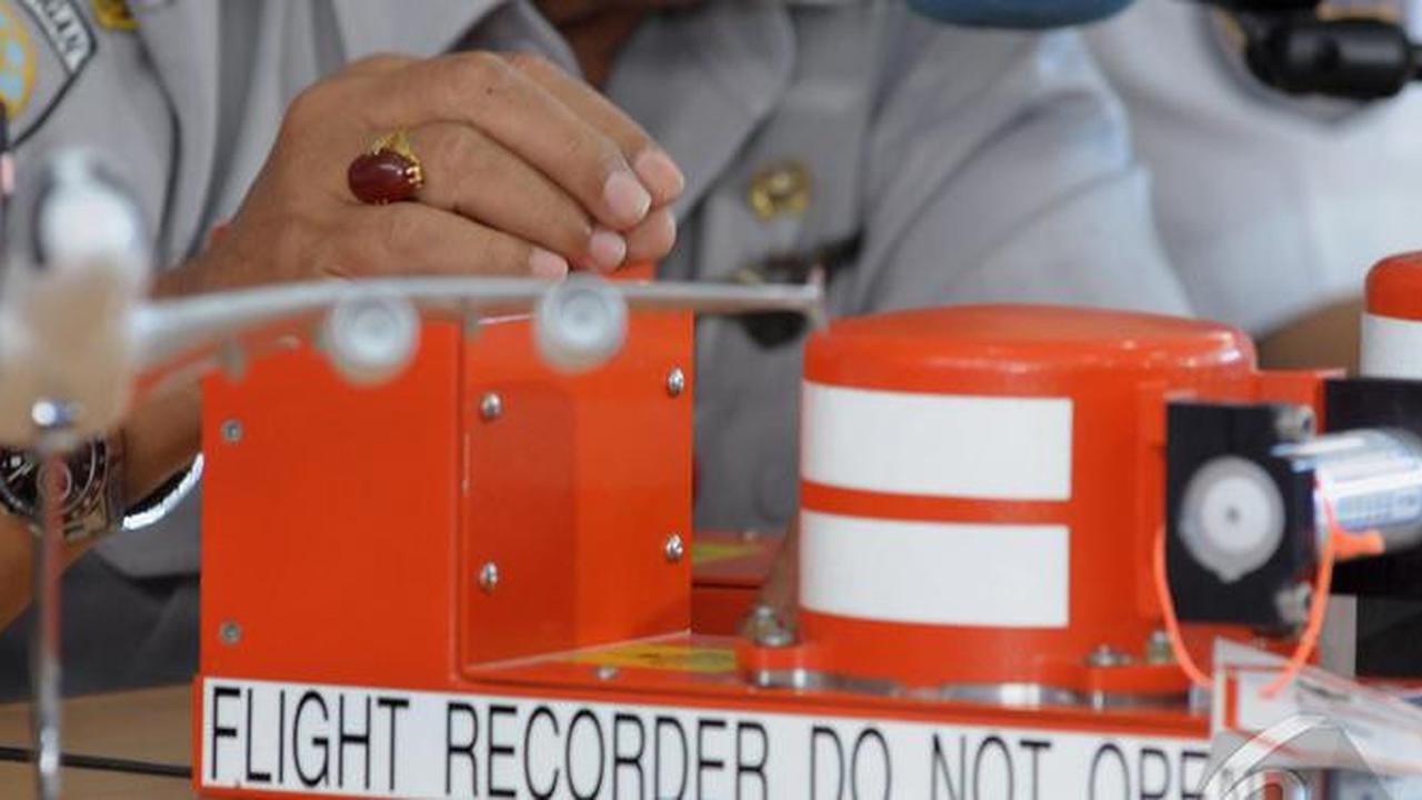 Menhub Tinjau Gudang Penyimpan Bangkai Ekor AirAsia QZ8501