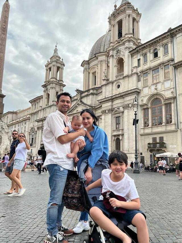 8 Potret Gaya Stylish Nagita Slavina di Italia dengan Tas Mewah Seharga Rp162 Jutaan