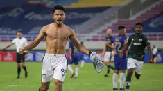 Kemenangan PSIS Semarang atas Persikabo 1973 yang sudah di depan mata akhirnya sirna usai Dimas Drajad mencetak gol penyeimbang 2-2 di masa injury time babak kedua dalam laga pekan ke-12 BRI Liga 1 2021/2022 di Stadion Manahan, Solo, Kamis (18/11/2021). (Bola.com/Bagaskara Lazuardi)