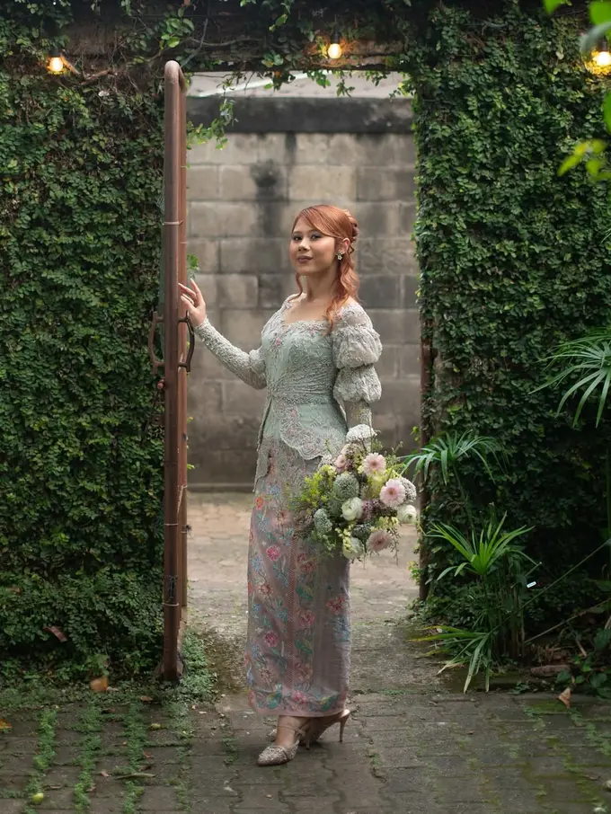 Desainer Kebaya Lamaran Nadin Amizah Ungkap Makna di Balik Rancangannya, Terinspirasi Gaun Era Victorian?