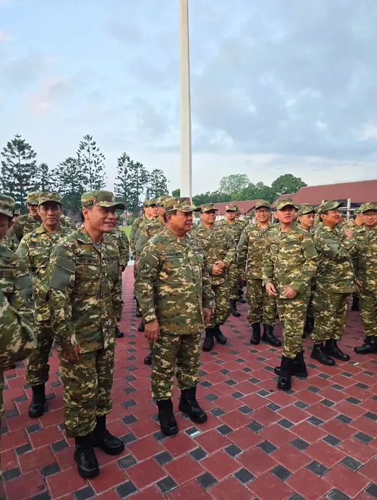 Para menteri, wakil menteri, kepala badan, utusan khusus, hingga staf khusus presiden ikut dalam retreat Magelang. (Sumber Foto: PCO)