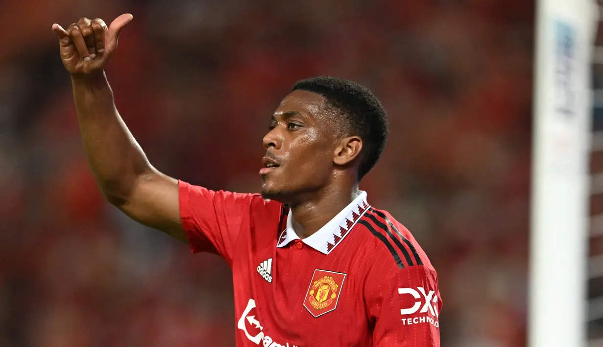 Tampil sebagai Man of The Match dalam laga bertajuk Bangkok Century Cup 2022 adalah Anthony Martial yang berhasil mencetak gol dengan cara yang brilian lewat aksi solo-run. (AFP/Manan Vatsyayana)