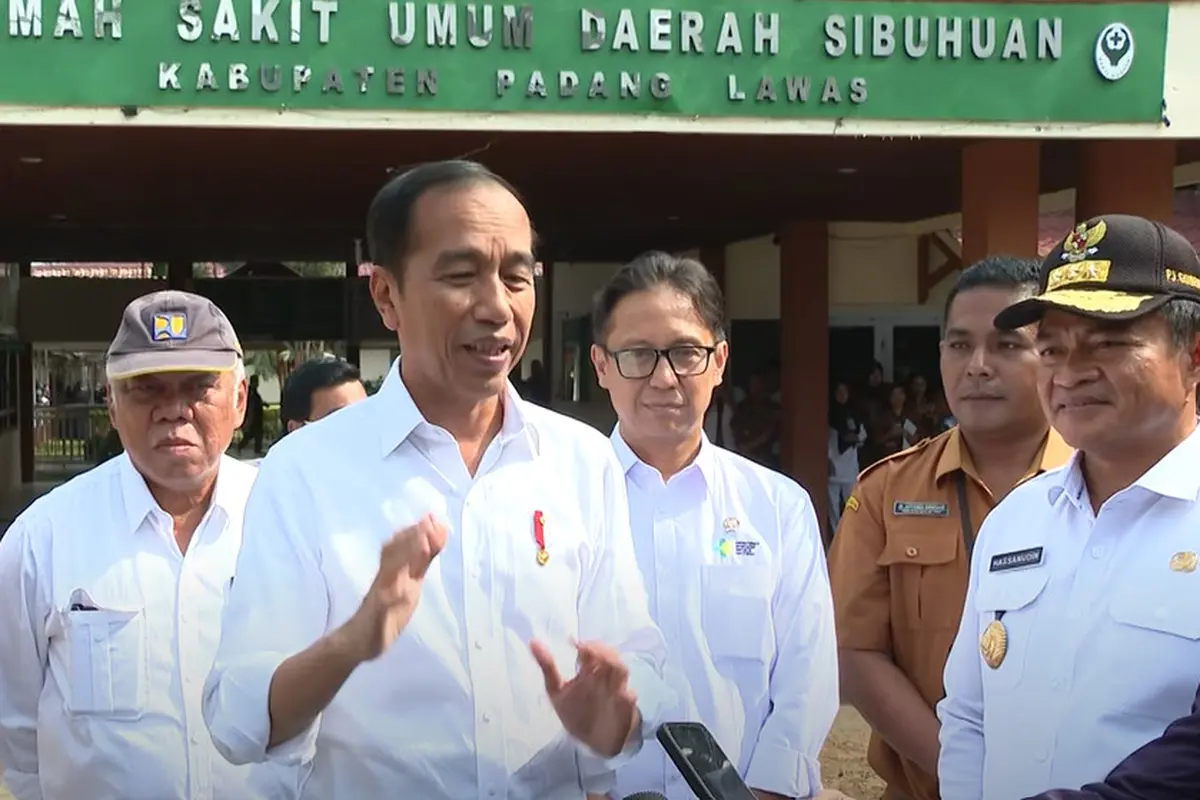 Presiden Jokowi saat mengunjungi RSUD Sibuhuan di Sumatera Utara. (Tangkapan Layar Youtube Sekretariat Presiden)