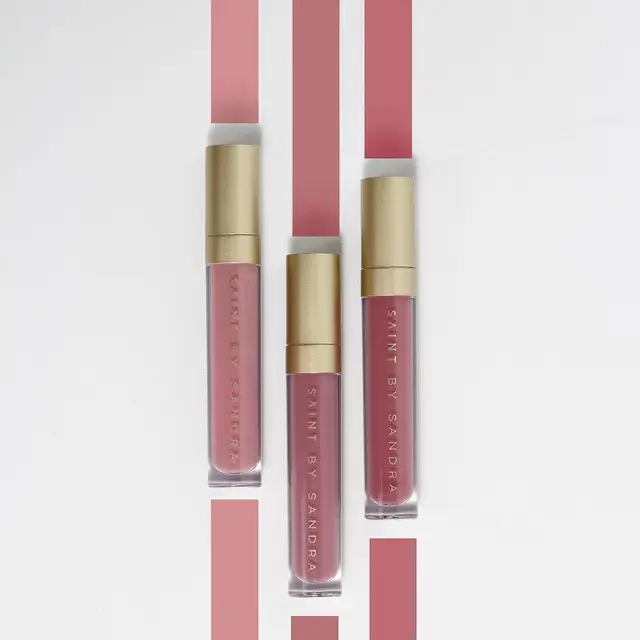Beauty Review: Lipstik dengan Warna Intens dari Sandra Dewi