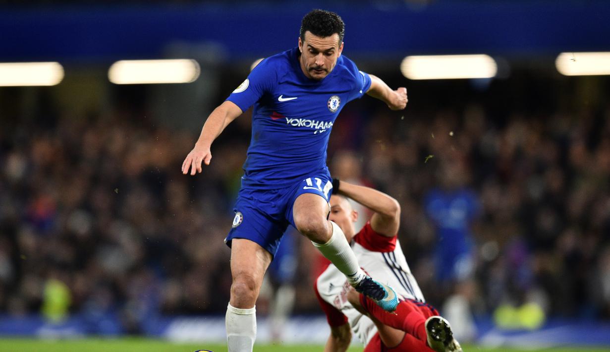 Terbukti empat gol dan satu assist berhasil diciptakan dari enam penampilan. Musim ini Sarri kembali menempatkan Pedro ke sisi sayap permainan sehingga penampilan nya kembali baik. (AFP/Glyn Kirk)