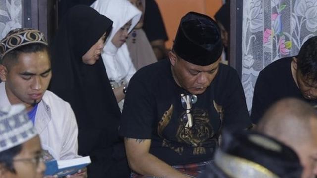 7 Momen Tahlilan Mendiang Lina, Sule Tak Kuasa Tahan Tangis