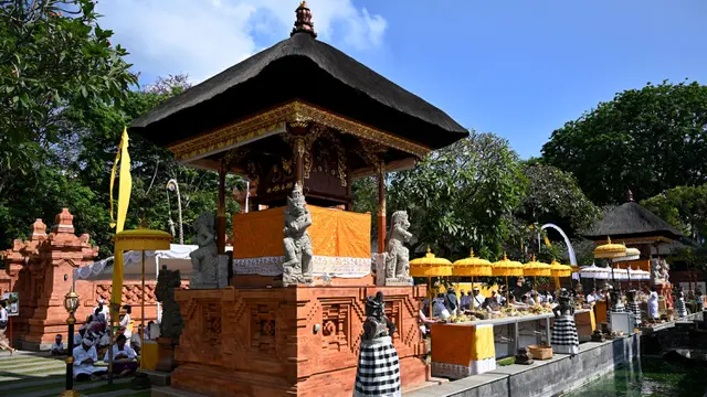 Berlangsung Khusyuk, Masyarakat Hindu Bali Peringati Hari Raya Galungan