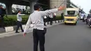 Sementara, untuk kendaraan roda dua atau motor maupun besar tidak diperbolehkan masuk. (Kapanlagi.com/Budy Santoso)