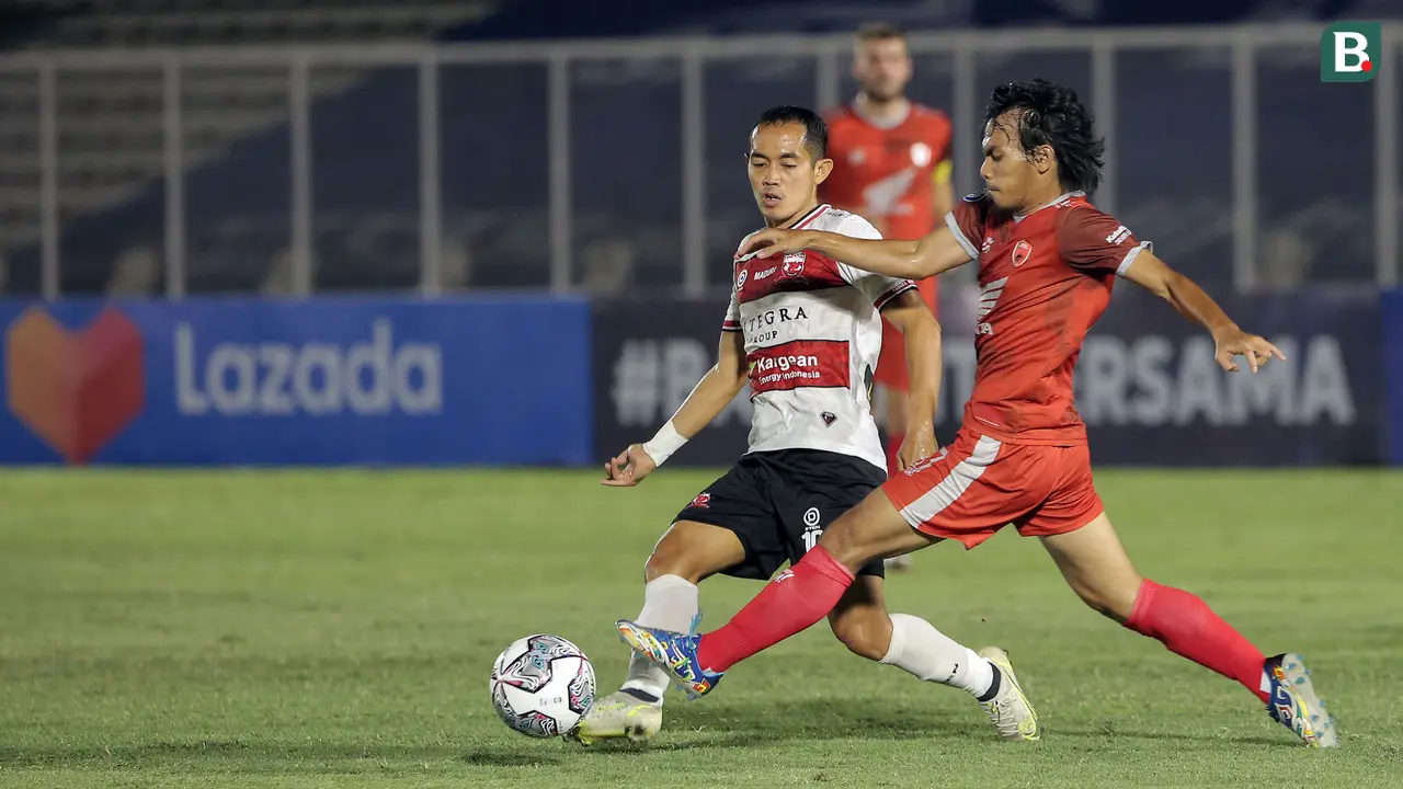 Foto: Belum Cicipi Kemenangan di BRI Liga 1 2021 / 2022, Madura United dan PSM Makassar Bermain Imbang