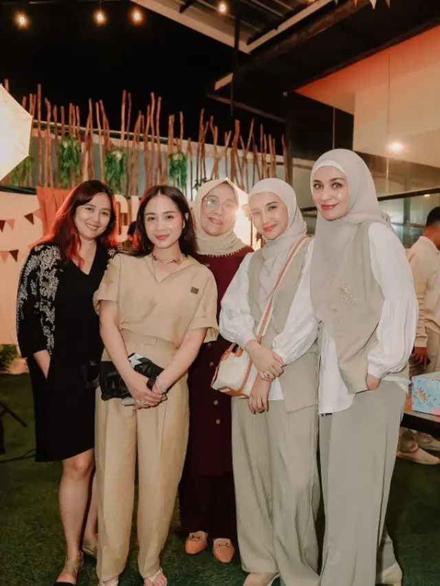 Potret Outfit Zaskia Sungkar Terbaru di Acara Ulang Tahun Putrinya