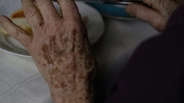 Generasi Sandwich Rentan Alami Stres dan Kelelahan, Ini Bentuk Dukungan yang Bisa Diberikan