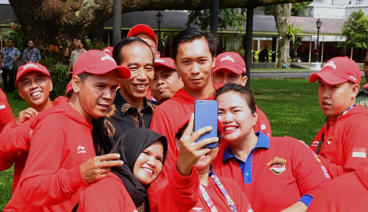 Presiden Joko Widodo melepas kontingen Indonesia untuk Asian Para Games 2018. Acara pelepasan digelar di halaman tengah Istana Merdeka pada Selasa, 2 Oktober 2018. (Kris - Biro Pers Setpres)