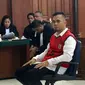 Saipul Jamil di dalam ruang persidangan untuk menjalani sidang dugaan pelecehan seksual terhadap remaja DS di Pengadilan Negeri Jakarta Utara, Kamis (21/4/2016). [Foto: Herman Zakharia/Liputan6.com]